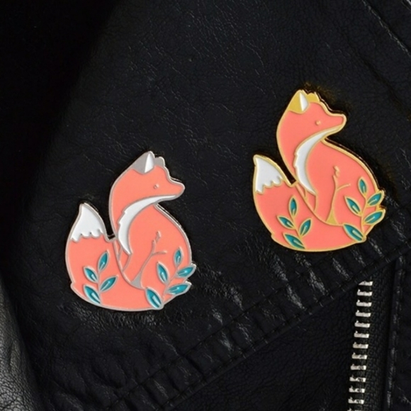 🎃 {10/$25} (FLAWED) fox in the woods enamel pin - Picture 6 of 8